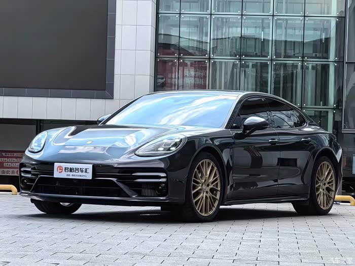 喜欢的的来哇最新到店保时捷panamera2023款改