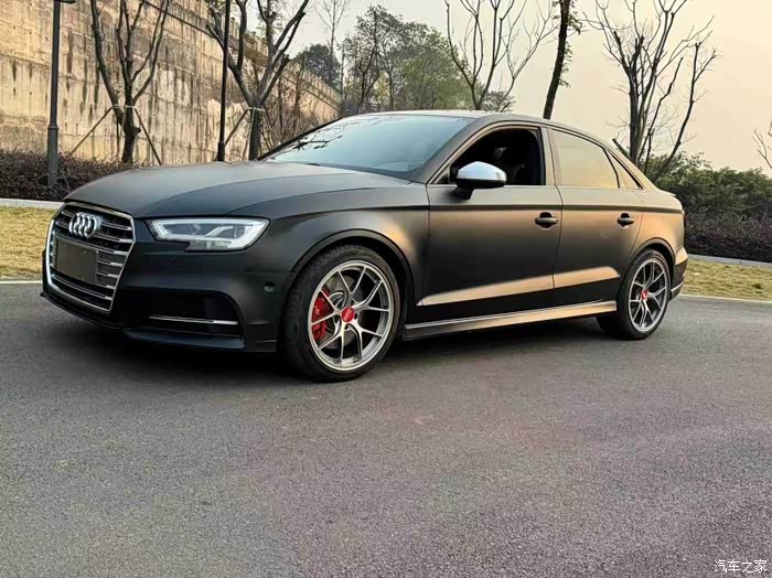 奥迪s32017款改款s320tlimousin
