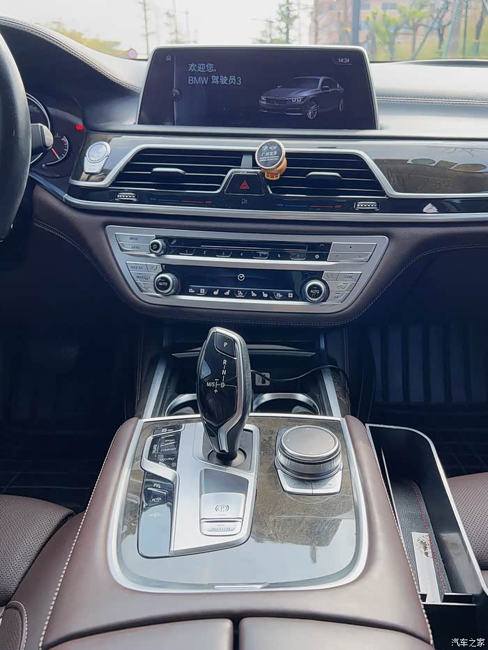 出17款宝马730li豪华版一手747万公里