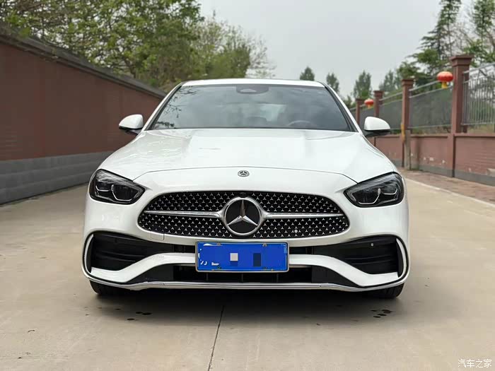 22款奔驰c200l22年差一天上牌仅行驶了1万多公里