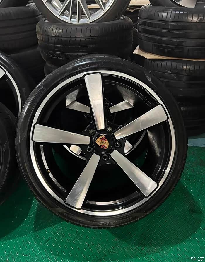 21寸保时捷911原厂正品锻造轮毂轮胎一套好鞋子