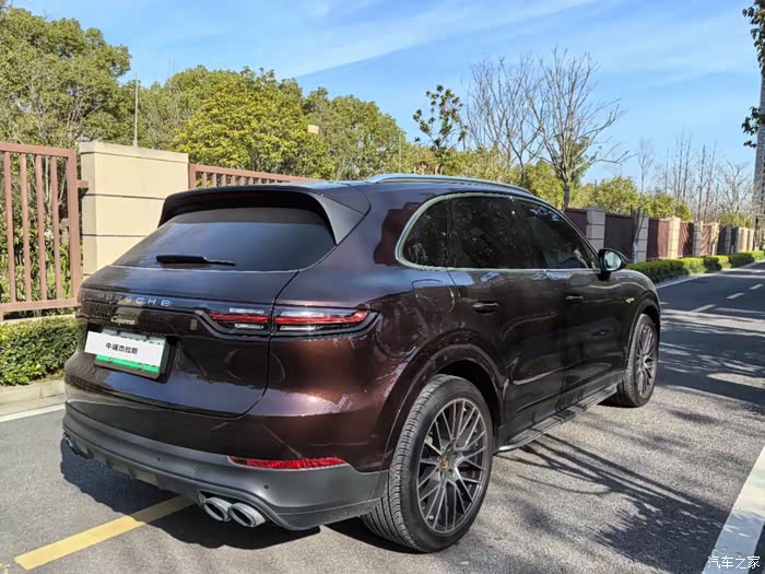 22年保时捷卡宴混动个人一手车行驶17万公里原版原漆