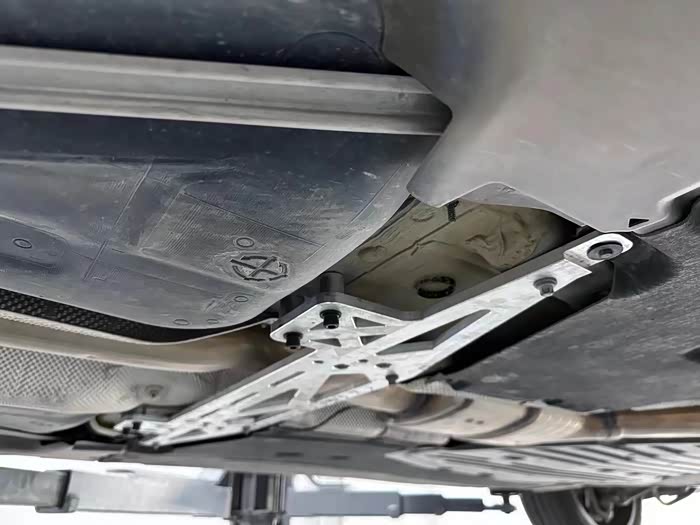 【图】宝马5系g30下护板加强件 整套底盘件_车生活论坛_汽车之家论坛