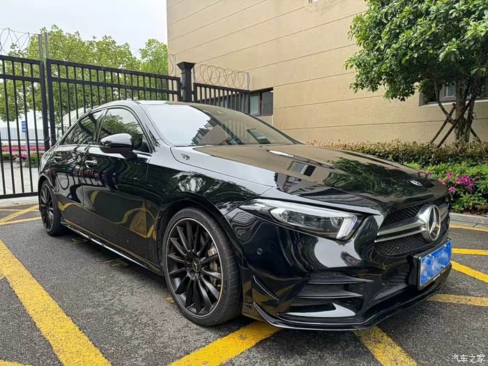 20年奔驰a35l amg血统外黑内红 柏林之声 运动轮毂