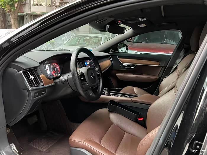 拿下21年极品沃尔沃s90 b5智逸豪华 3万多公里带车衣