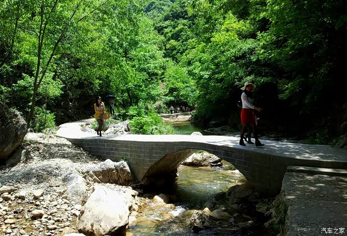 十堰郧阳九龙瀑,九叠九潭,气势雄壮,自驾雪铁龙天逸c5周边游