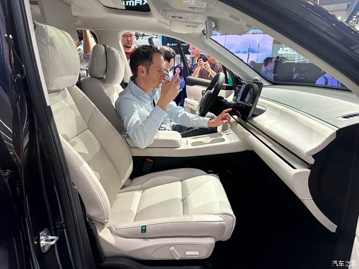 我们可以看出零跑汽车从第一辆s01!再到第