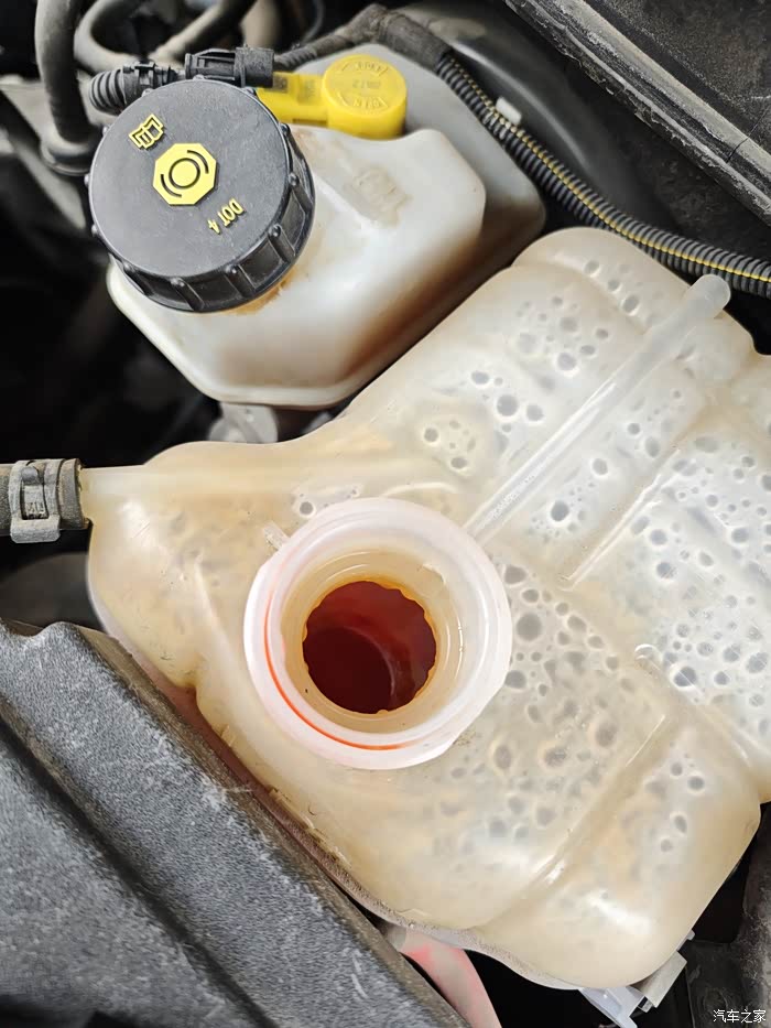 防冻液水箱混入机油?