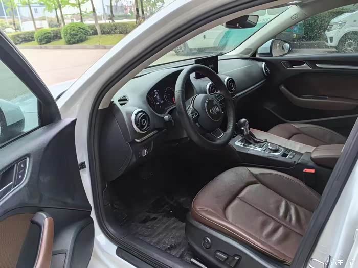 16年奥迪a314t大天窗高配双电动真皮座椅精品无事