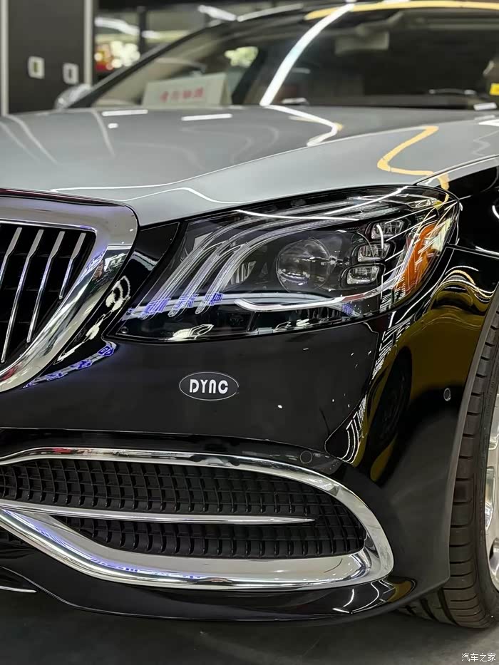 全新迈巴赫s560 银黑/米 配置:顶级大柏林之声音响,后排