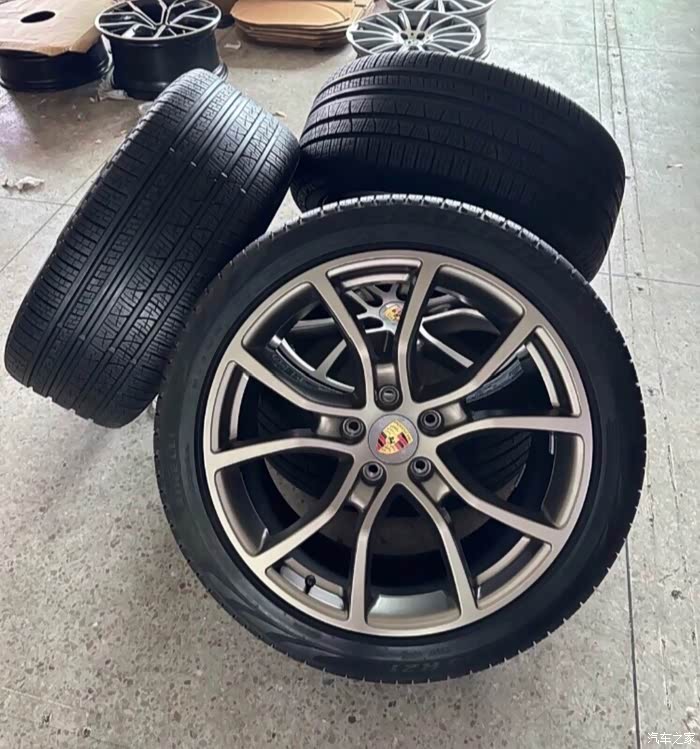 保时捷卡宴21寸花瓣款铂金色轮毂