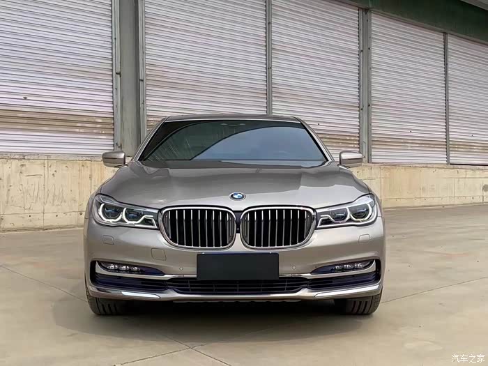 宝马740li四驱豪华2017年7月上牌9万公里选装2