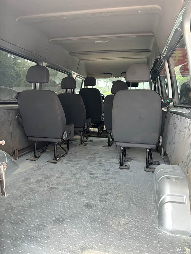 2020年3江铃特顺2.8t柴油,商运型长轴中顶6座,一手车