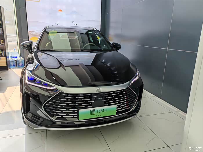 体验新能源汽车唐荣耀很不错