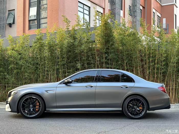 19年11月奔驰e63s过户俩次行驶26万公里原厂磨