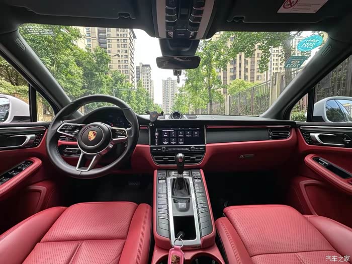 最20年保时捷macan,选配到顶,白红,无钥匙进入,无钥匙