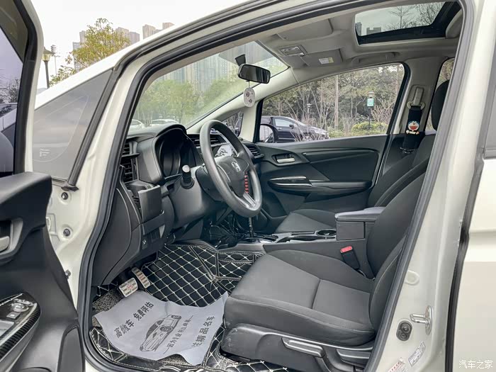 出售一台末代本田飞度gk5自动档15舒适天窗版18款1