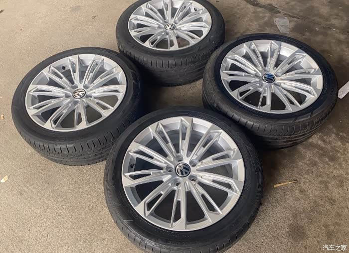 大众迈腾18寸原厂轮毂轮胎一套感兴趣的约