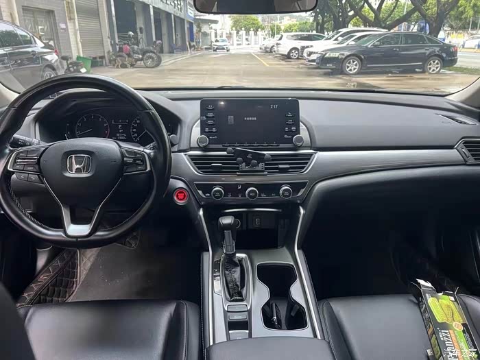 20年9月本田雅阁15t精英版极品原版原漆一手车行驶