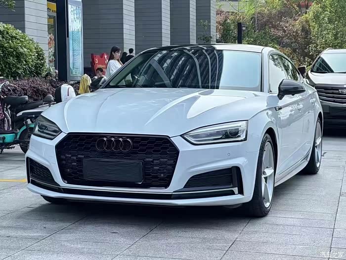 2018年上户奥迪a5轿跑20t时尚版带全景天窗四