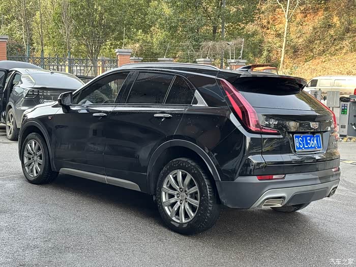 凯迪拉克xt42021款28t两驱领先型国vi行驶
