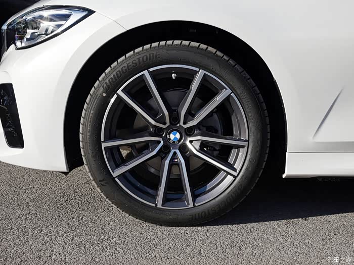 点击:>1|回复:>0宝马3系论坛>出4个325li轮毂,新车一上路改了别的轮毂