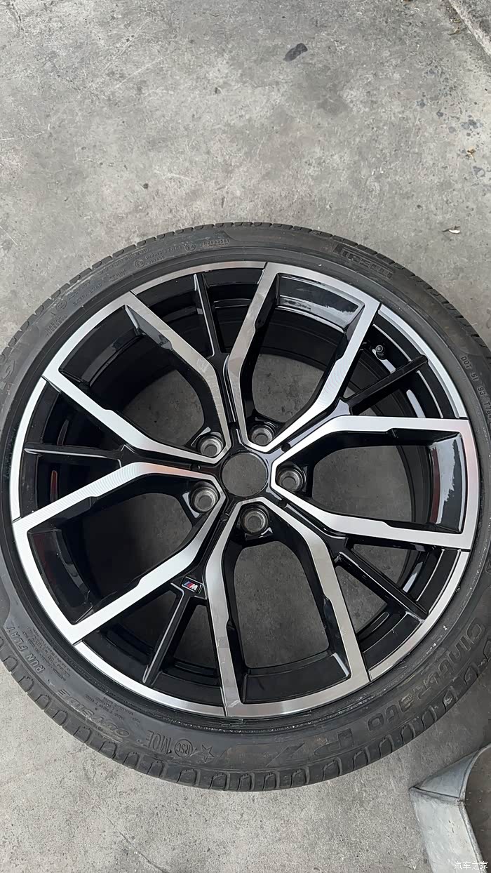 530原厂19寸花瓣轮毂带倍耐力轮胎