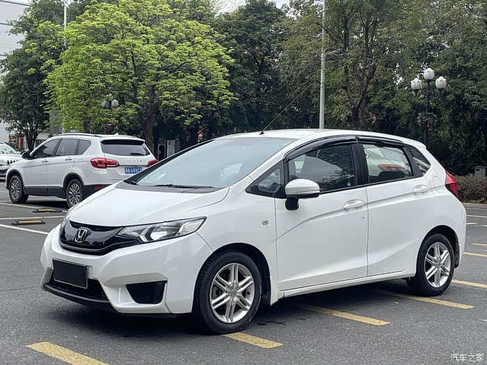 2015年本田飞度15l排量车况精品大屏导航东莞牌