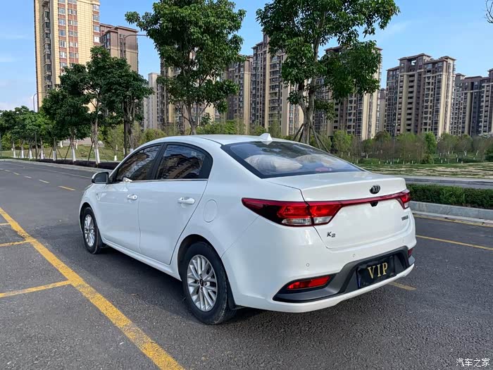 私家一手17年起亚k2车况精品多功能方向盘自动大灯锂