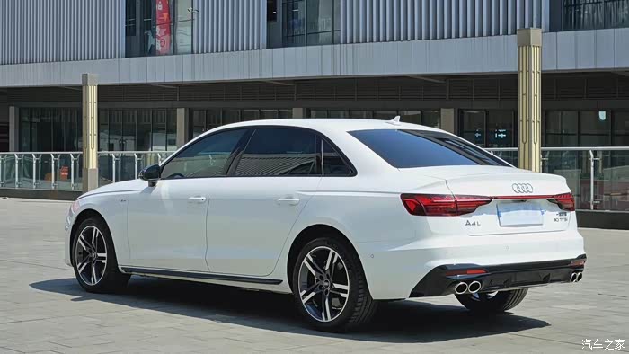 22年奥迪a4l 豪华 2万公里 一手车