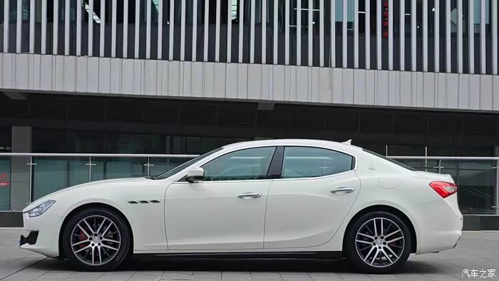 最新到店 19年极品玛莎拉蒂吉博力3.0t豪华版 全车原版