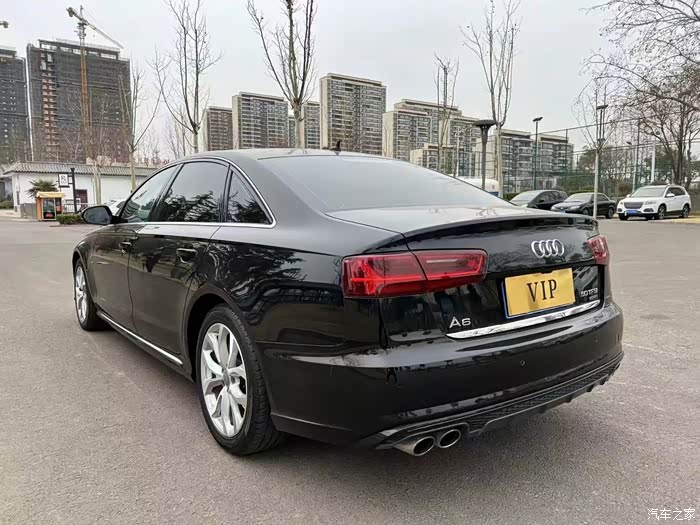 16年奥迪a6l45tfsi quattro 运动型,黑外棕