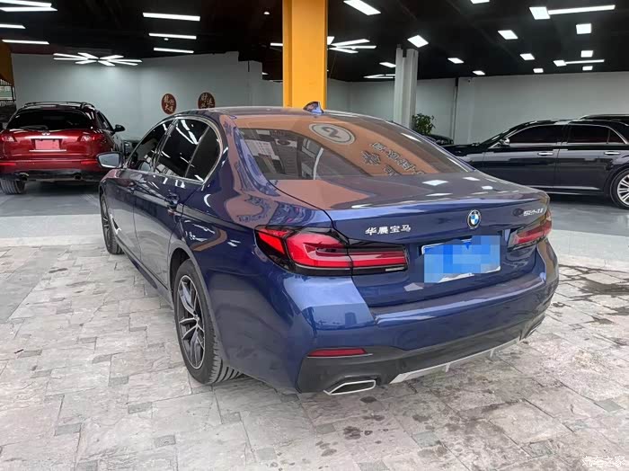 新款宝马525lim运动套操控没得说内饰也好看你们觉得呢