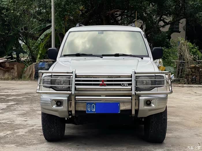 16年11月猎豹黑金刚 2.2双棍四驱 内外腊靓 进口绒布座