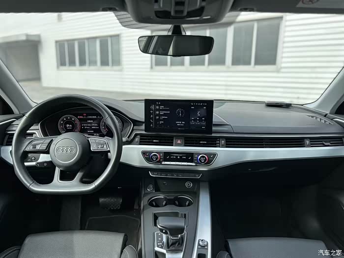 最新到货23年3月上牌奥迪a4l2022款40豪华动