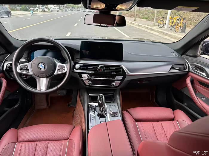 最新拿下21年22款宝马535le先锋版,黑外红内,哈曼卡顿