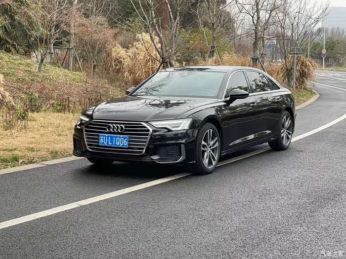 到店2021年奥迪a640豪华动感3万多公里原版一手