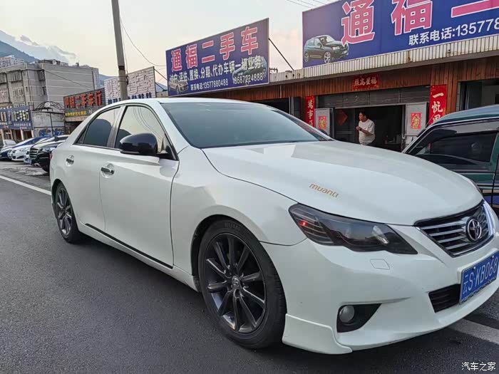 新到2012年5月上牌 丰田锐志 2.5v,6缸 后驱高配