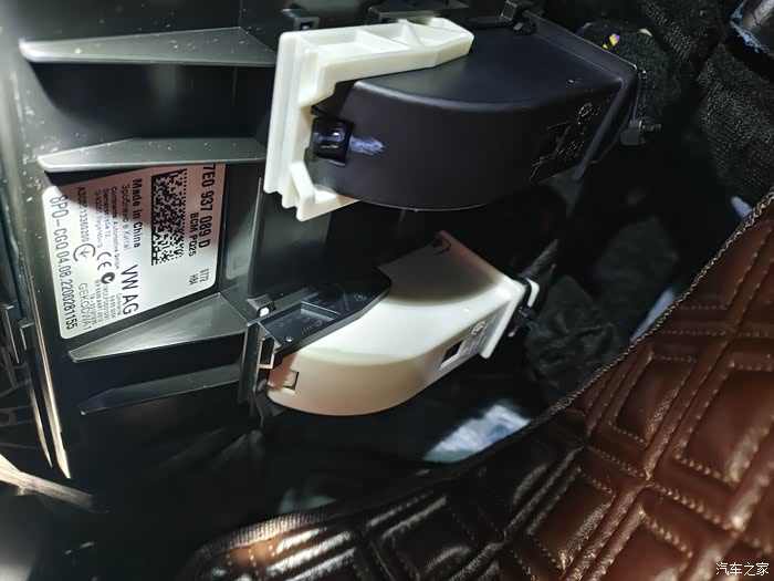 朗逸启航加装187a带轨迹牌照灯摄像头