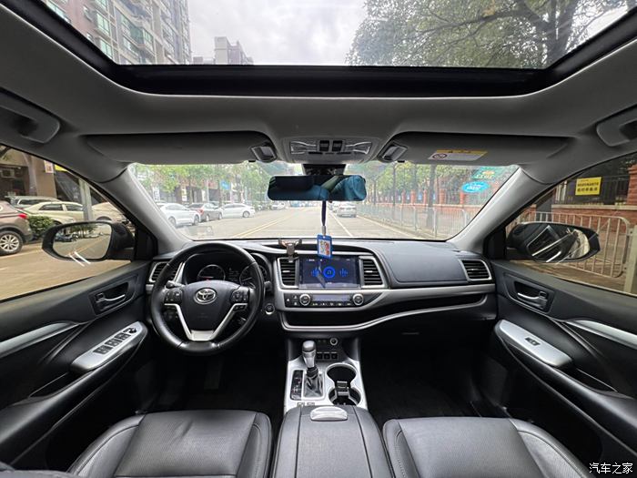2018年丰田汉兰达,20t四驱7座尊贵版,一键启动,座椅