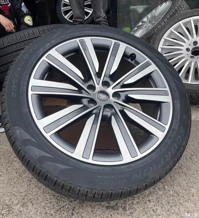 路虎揽胜轮毂22寸有喜欢的嘛