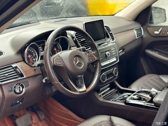 16年奔驰gle400 4matic 3.0t 内饰成色新