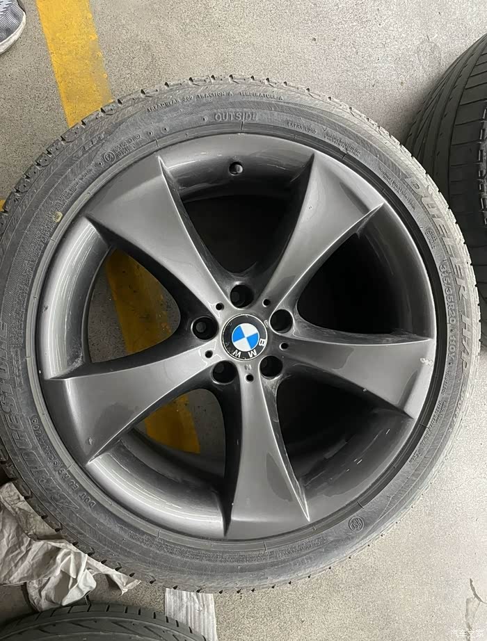 宝马x6 20寸轮毂带轮胎,感兴趣的约