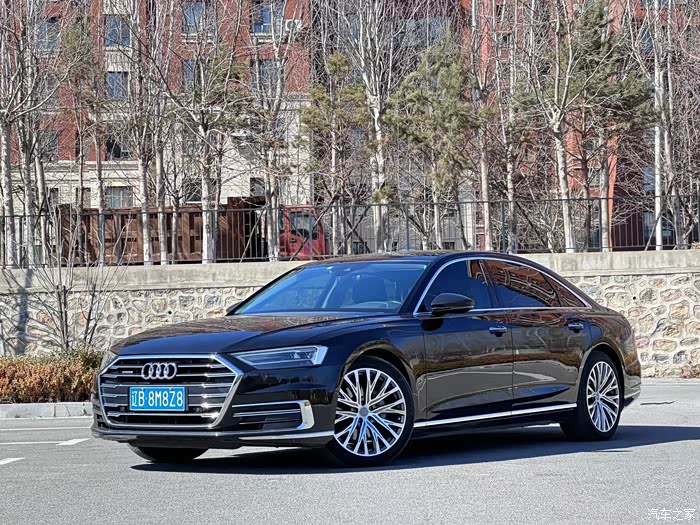 19年奥迪a8l50舒适一处补漆6万公里