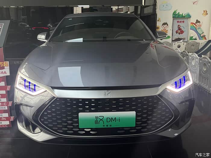 周末去看了比亚迪汉dmi荣耀版内饰真的好好看销售说展车