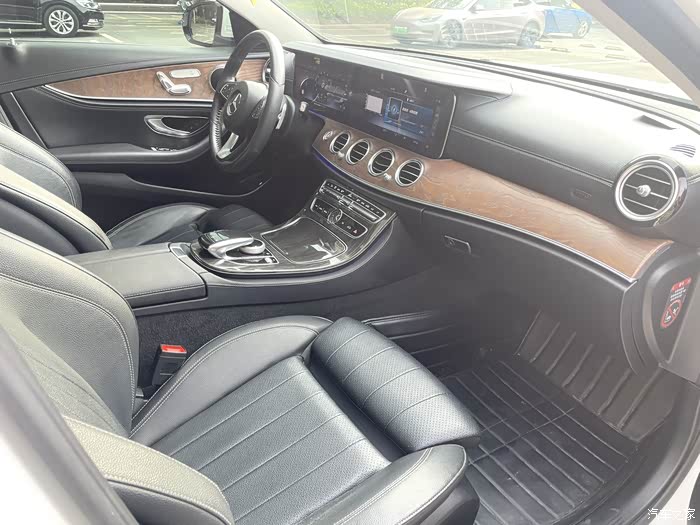 奔驰e200白外黑内20t立标17年上牌