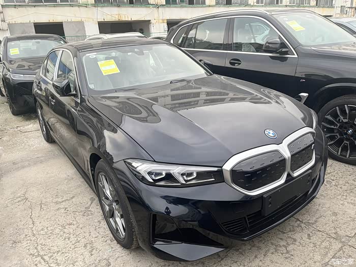 宝马i320出头落地