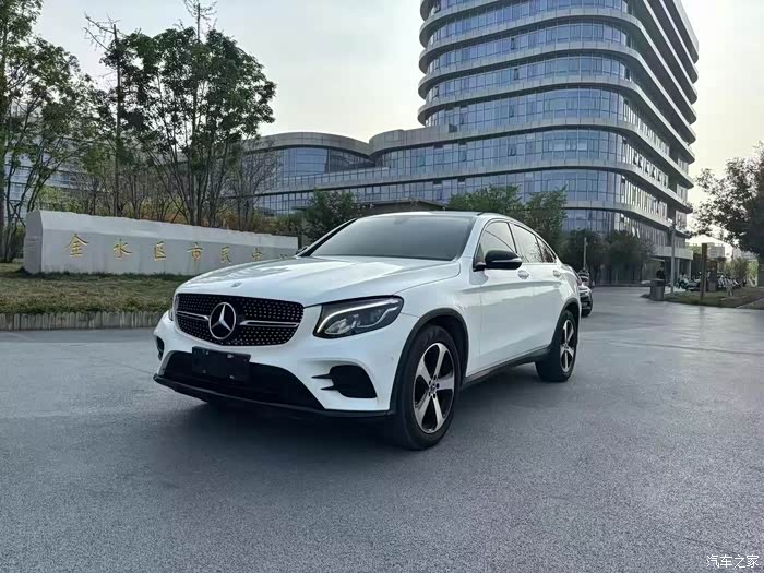 18年奔驰glc200进口轿跑双拼座椅原版车况公里5万