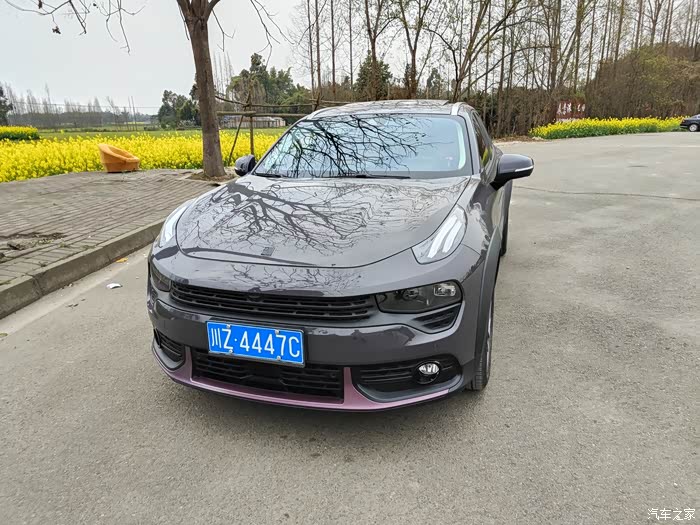 今年年初奖励自己了一辆领克02耀冠军版,说下感受:车子配置完