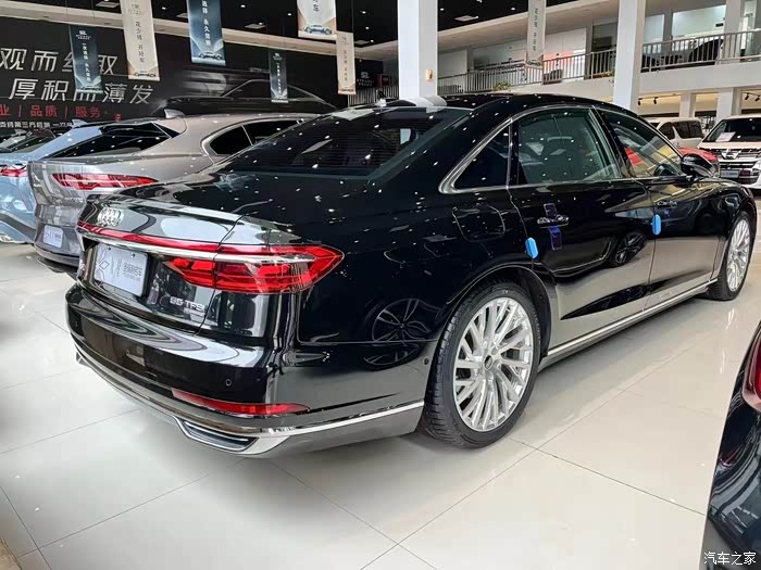 新到:奥迪a8l 50豪华型 22年上户 3.0t 四驱 无